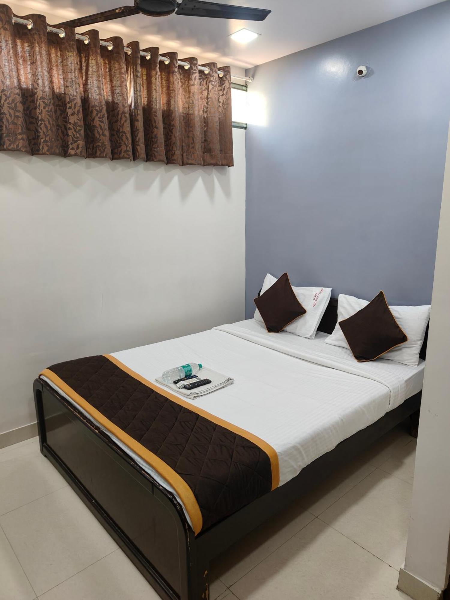 Hotel Golden Arch Bangalore Exterior photo