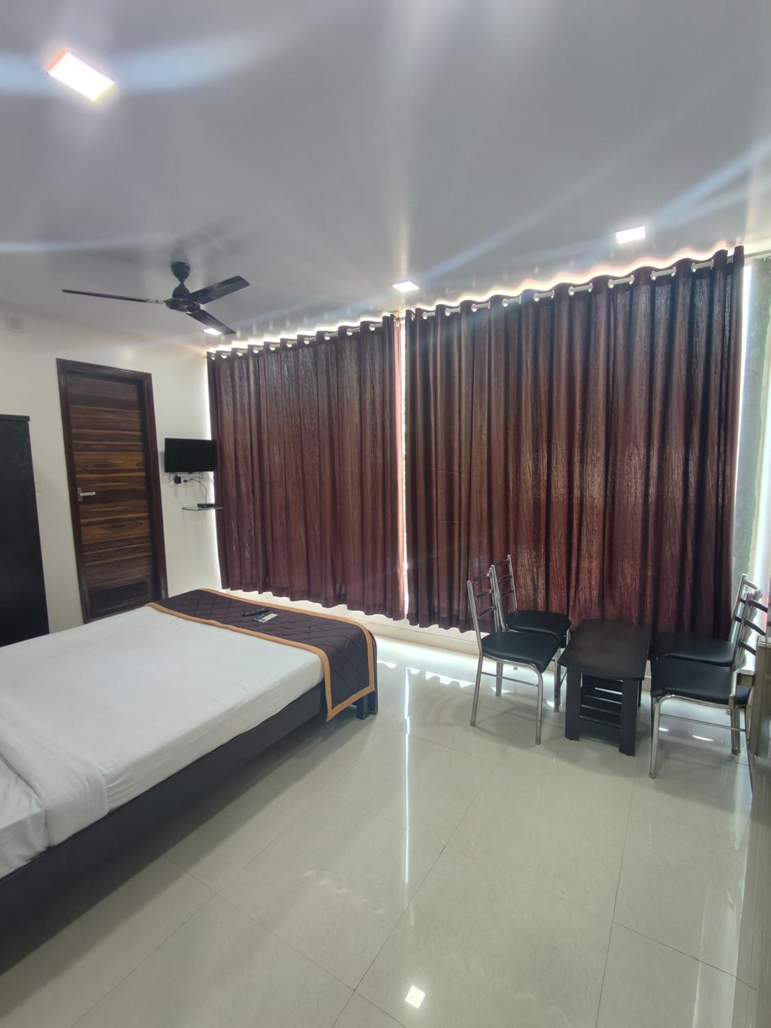 Hotel Golden Arch Bangalore Exterior photo